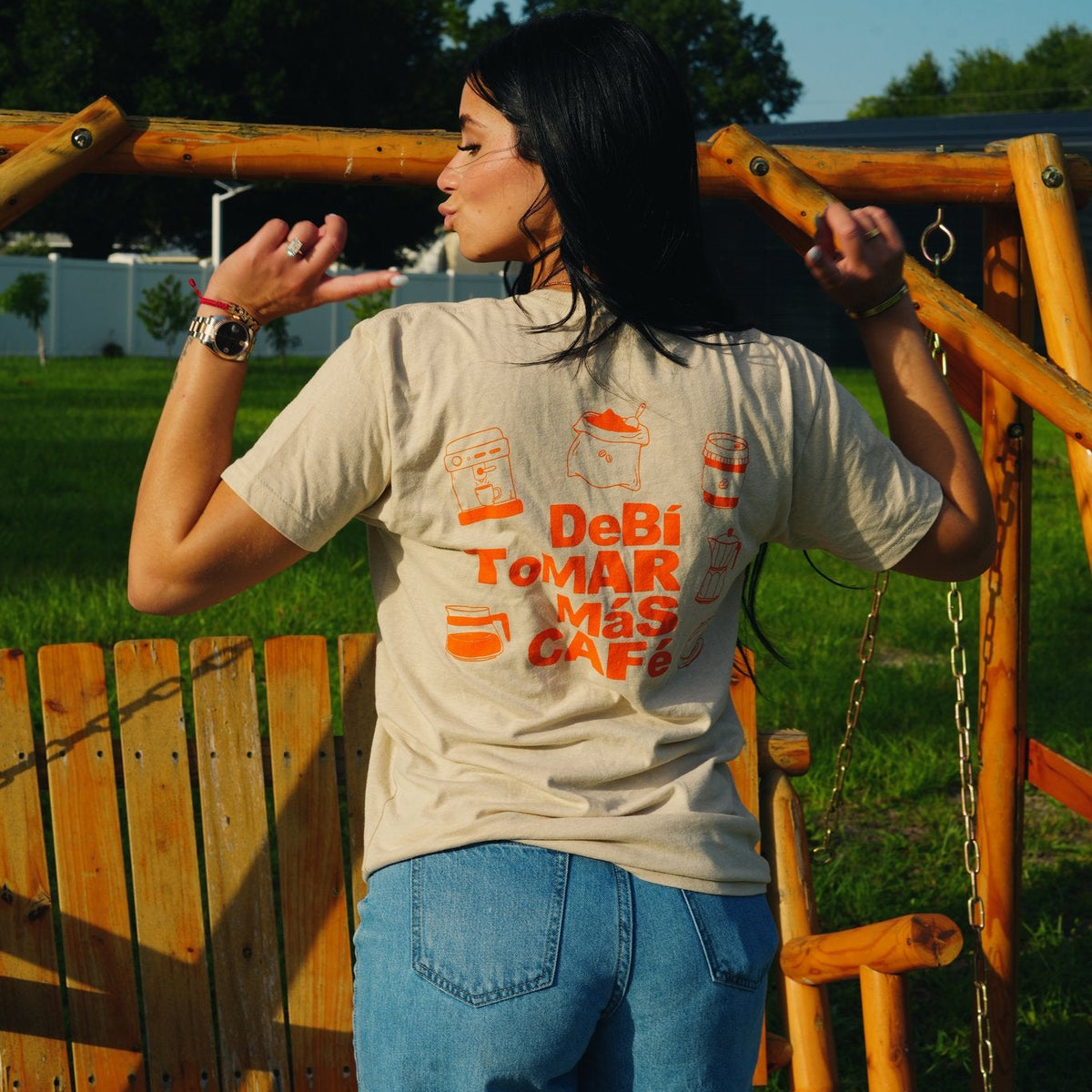 DeBí ToMAR Más CAFÉ t-shirt